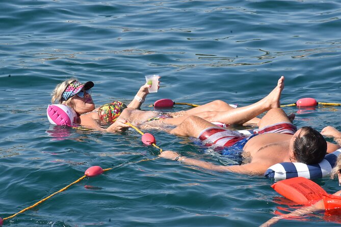 All Inclusive Cabo Boat Tour: Snorkeling, Food, and Drinks - Group Size and Comfort: When the Boat Becomes Part of the Story