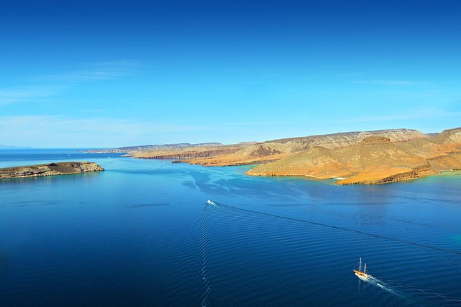 All-Inclusive catamaran Espiritu Santo Island Tour from Los Cabos - Los Cabos Pickup and the Morning Cruise Rhythm