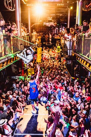 All you can drink (3 hrs) - El Squid Roe Los Cabos - Two floors of music and dancing: how the space changes your night