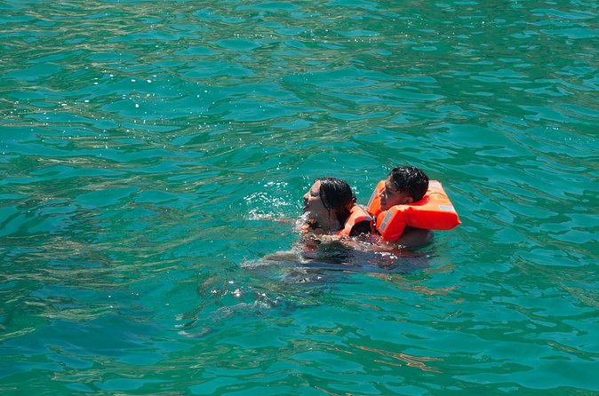 Boat Tour Snorkeling Tour with Guide, Drinks and Fruit - Snorkeling for 45 Minutes: Gear Up and Follow the Guide