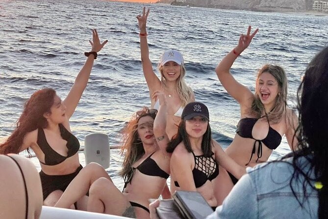 Cabo Arch Sunset Yacht Tour - Dinner & Drinks — Up to 18 Guests - Sunset Timing: Start Times You Should Plan Around