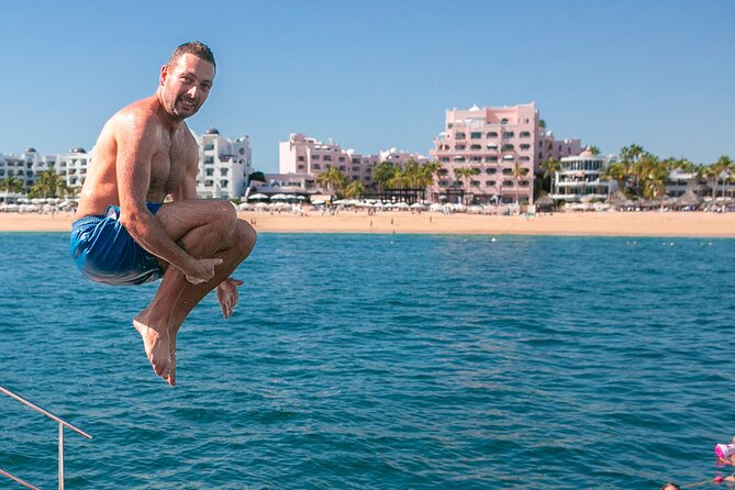 Cabo San Lucas Boat Tour with Snorkeling, Open Bar, and Lunch - Getting to the action: where you meet and what that means for timing