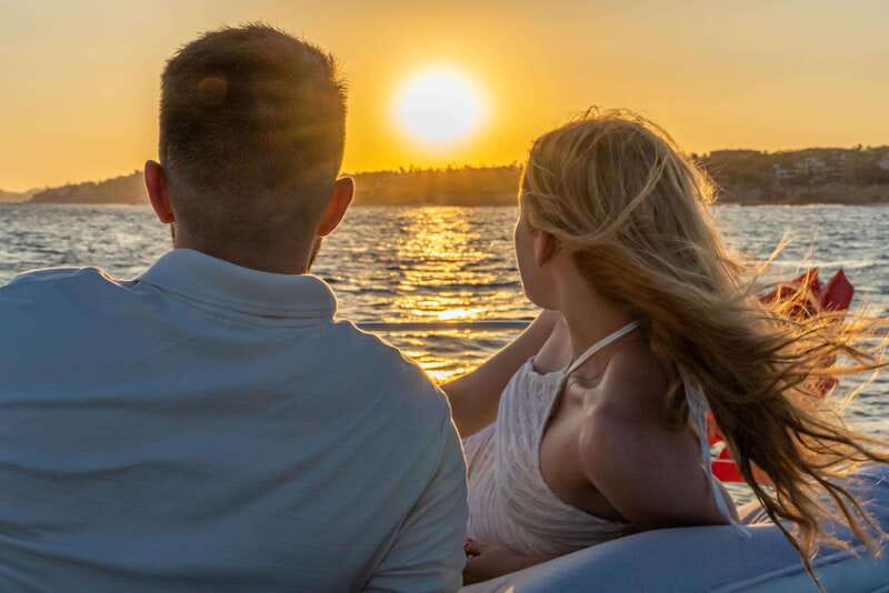 Cabo San Lucas: Luxury Yacht Cruise - Cabo’s Iconic Stops: El Arco, Lover’s Beach, Sea Lions, and Two Water Worlds