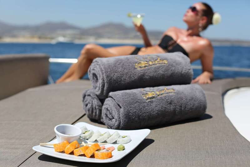 Cabo San Lucas: Luxury Yacht Cruise - Lunch, Unlimited Bar, and Stand-Up Paddle Boards: How the Day Flows