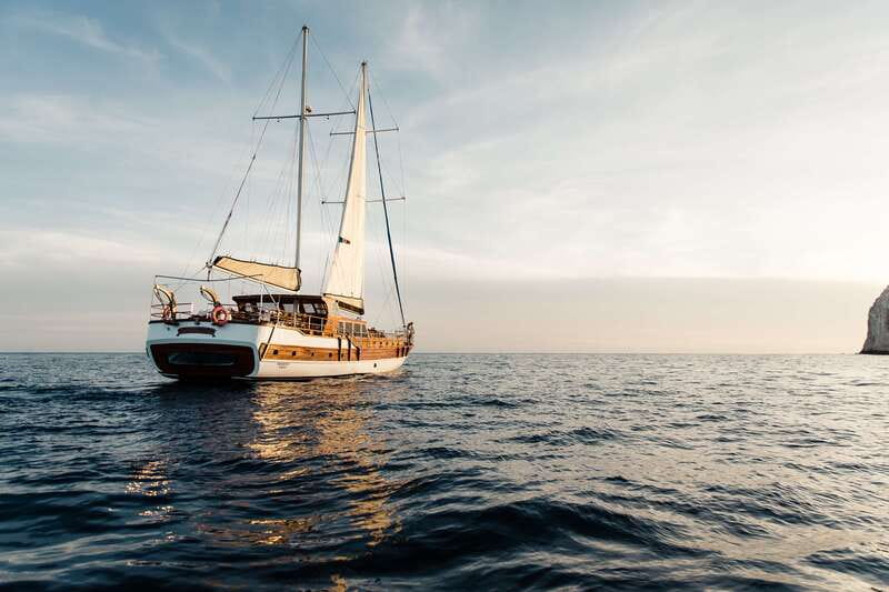 Cabo San Lucas: Sunset Yacht Cruise w/Chef Dinner & Open Bar - Cabo’s Los Arcos at sunset is the whole point