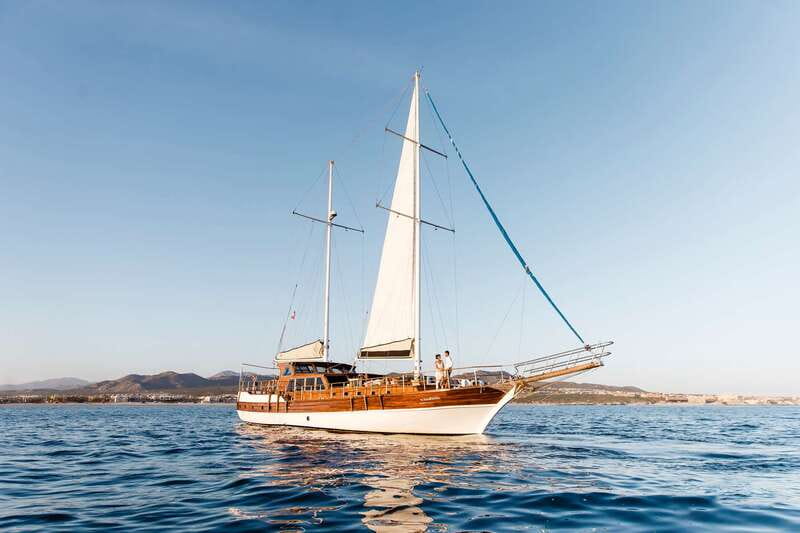 Cabo San Lucas: Sunset Yacht Cruise w/Chef Dinner & Open Bar - How the 2-hour sailing works (and why it takes time)