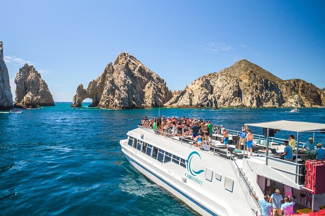Cabo Sunset Dinner Cruise with Live Music & Open Bar on Cabo Wave - Stop 1: The Arch of Cabo San Lucas Photo Session