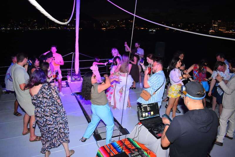 Cabo: Sunset Dj Party, Mexican Show and Tacos - Tacos and fajitas: unlimited on paper, still manage expectations