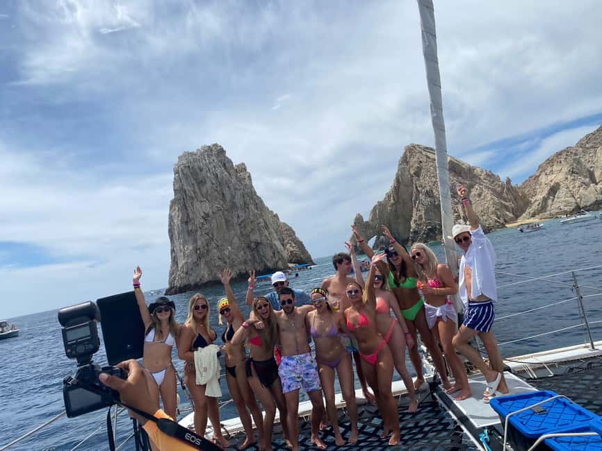 Cabo: Sunset Dj Party, Mexican Show and Tacos - Open bar in Cabo: what’s included and what to watch