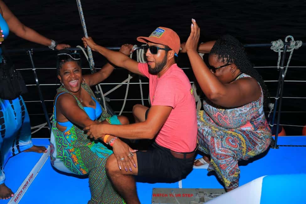 Cabo: Sunset Dj Party, Mexican Show and Tacos - What to bring (and what not to bring) for a smooth sunset cruise