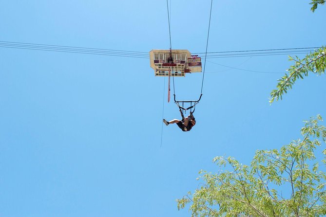 Extreme Swing - Fly from the Glass Bottom Gondola - The glass-bottom gondola: short, but it sets the tone