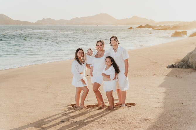 Family photo shoot on beach monuments - The El Arco photo setup: how the experience feels on the ground