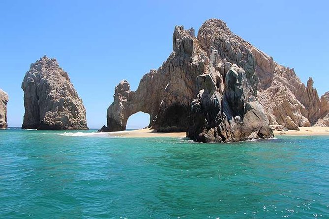 Famous Arch tour with Glass Bottom Boat. - Captains and Commentary: Why the Ride Feels Personal