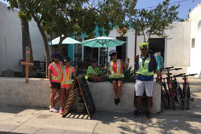 Following the bike lane, discover the main attractions of San José del Cabo - The ride itself: moderate pace, real safety tips, and a small-group advantage