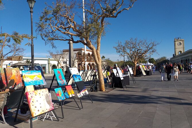 Half Day Tour - Los Cabos City Tour with visit to the Arch - La Playita and the fisherman monument: a short stop with good context