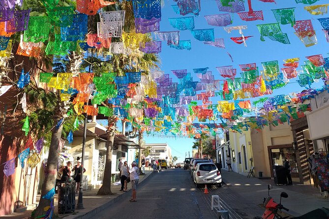 Half Day Tour - Los Cabos City Tour with visit to the Arch - Cabo San Lucas plazas: a calmer pause before the water