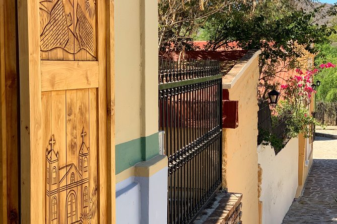 La Paz Tour, Historical City, Beach, Colonial and Beautiful scenery on the way! - La Paz stop: Malecón walks, beach views, and mission detail