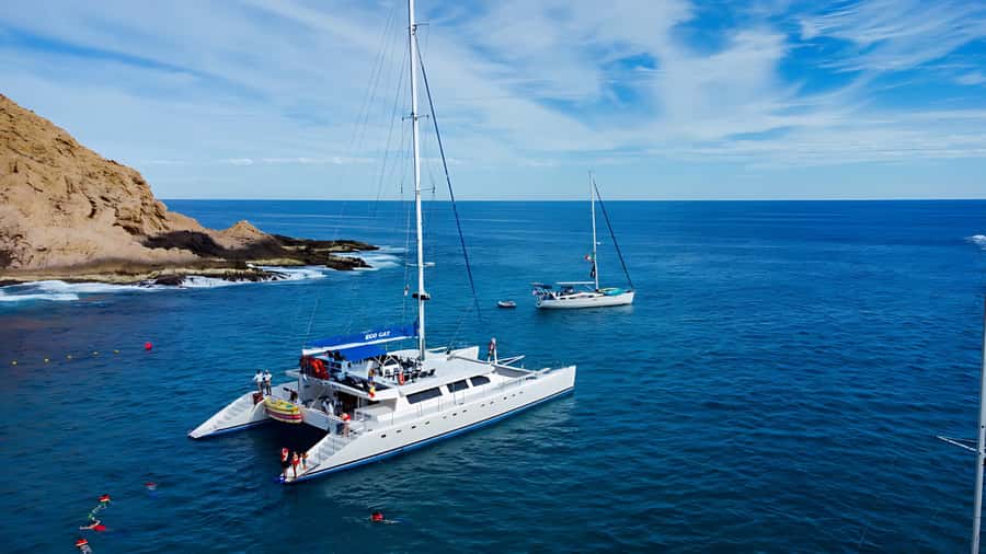 Los Cabos Catamaran: Iconic Sunset Cruise with Drinks & DJ - Languages and On-Board Communication (English and Spanish)