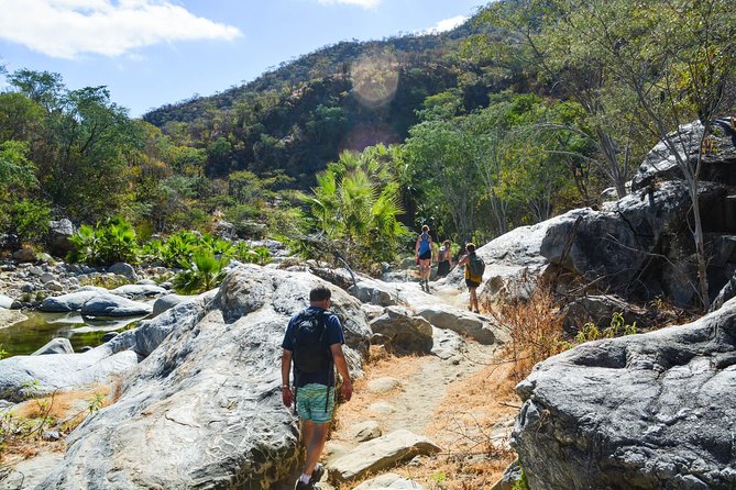 Los Cabos: Hiking at the Fox Canyon with Waterfall - Guide style and pacing: why group size matters here