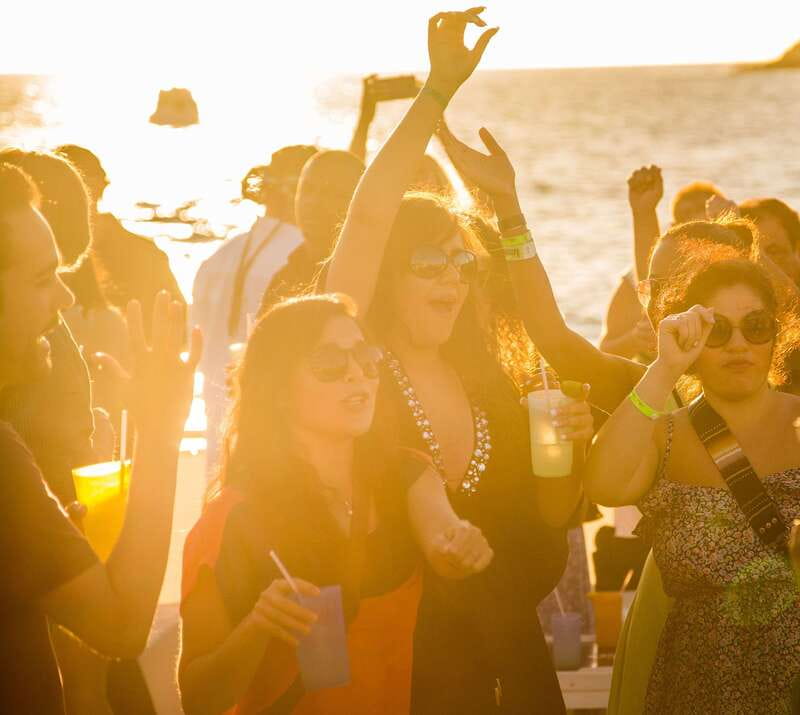 Los Cabos: Sunset Fajitas Dinner Cruise on Cabo Escape - Open bar included: what you can count on (and what you might want extra)