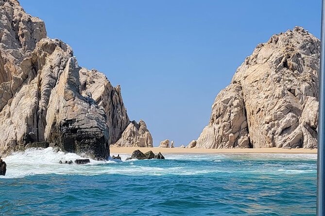 Los Cabos Yacht Adventure - Arch, Snorkel, Lunch, Drinks 1-18ppl - Crew Personalization: Music, Photos, and a Group-Only Feel