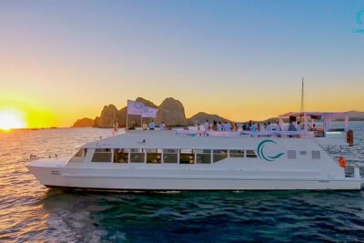 Luxury Cruise with Dinner and Music in Los Cabos - Dinner and cocktails: what’s included (and what to expect)