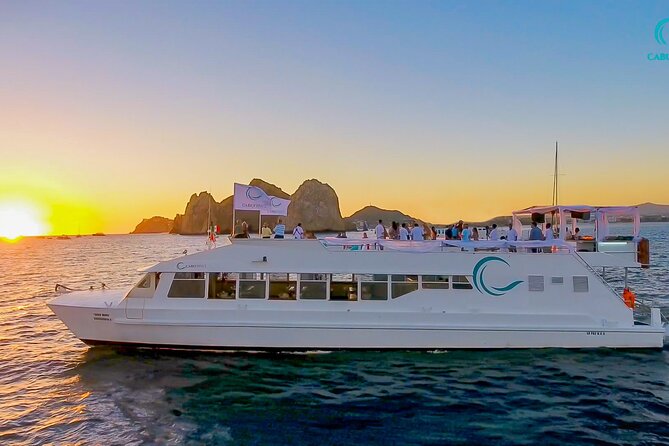 Luxury Cruise with Dinner and Music in Los Cabos - Dinner and cocktails: what’s included (and what to expect)