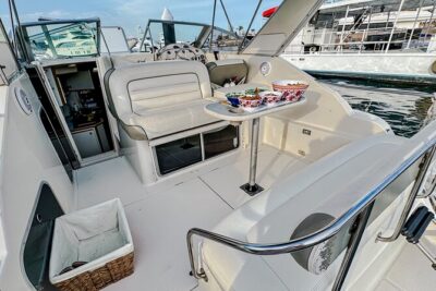 Luxury Yacht Charter and Arch Tour in Cabo San Lucas - Cruise Route: The Arch Views, Pelican Rock, Lands’ End, Lovers Beach, and Sea Lion Colony
