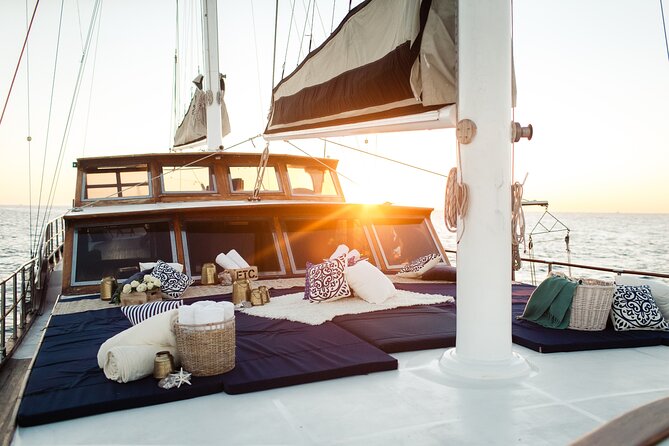 Luxury Yacht Snorkeling & Lunch Cruise from Cabo San Lucas - What the Yacht and Crew Actually Deliver