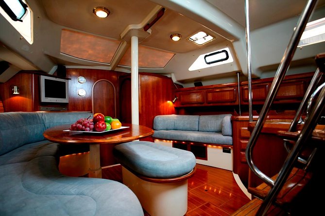 Private Luxury 42ft Sailing with Snorkeling in Los Cabos - Getting to F Dock: the simple logistics that set the tone