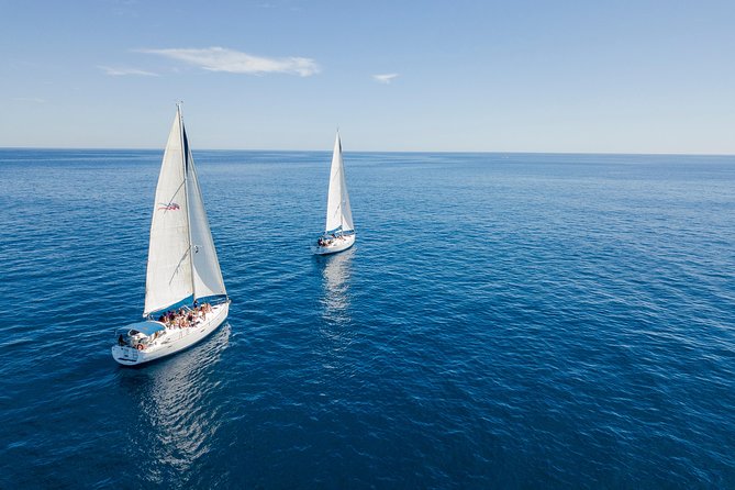 Private Luxury Sailing Cruise in Los Cabos with Lunch and Open Bar - Crew service, music, and photos: the details that shape the vibe