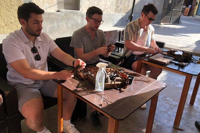 Private Puro Cigar Creation Workshop in Los Cabos - Gum Arabic, Pressing, and Rolling the End: Finishing Without Guessing