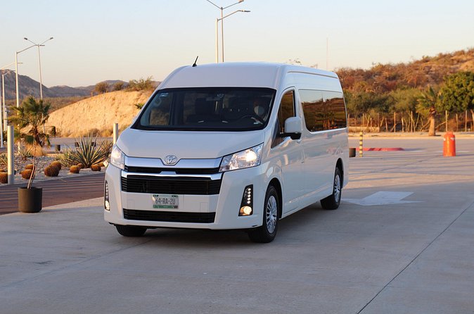 Private Roundtrip Transfer from Los Cabos Airport - Should you book this for a family trip?