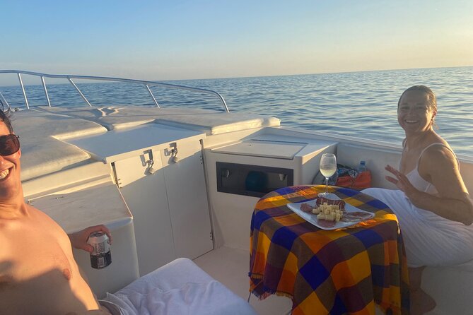 Private Sunset Cruise in San Jose del Cabo Appetizers,open bar - Open bar and the snack board that sets the mood