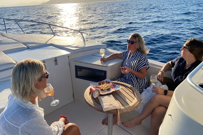 Private Sunset Cruise in San Jose del Cabo Appetizers,open bar - Who this sunset cruise suits best (and who should skip it)