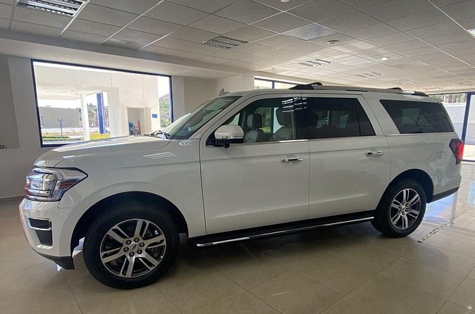 Private SUV RoundTrip from Airport to Hotels Pacific Area Zone 4 - Drivers and Communication: The Human Part That Makes It Easy