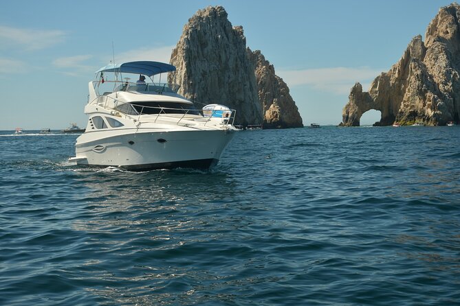 Pura Vida Yacht 42 FT with all inclusive service in Cabo - Where You Meet: Lorenzillo’s and Getting on the Water Smoothly
