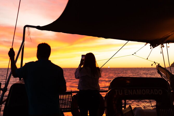 Romantic Sailboat Sunset: Live Music, Premium Bar & Dinner -Cabos - What to Expect On Board: Comfort, Bathrooms, and Group Size