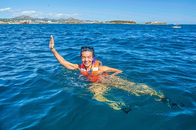 Snorkeling tour in Cabo San Lucas - Lunch buffet and drinks: the fuel factor for a half-day on the water