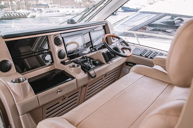 Steel Aweigh 65ft Sea Ray Yacht Rental - Meeting at the marina: how to reduce pre-boat stress