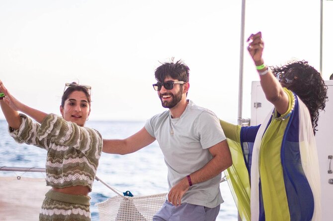 Sunset Sail Party Cruise on the Pez Gato - Unlimited drinks: what you can expect from the open bar