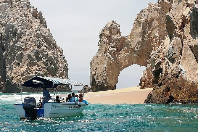 The Arch of Los Cabos Glass-bottom boat tour - The real draw: the Arch of Los Cabos from a glass-bottom seat