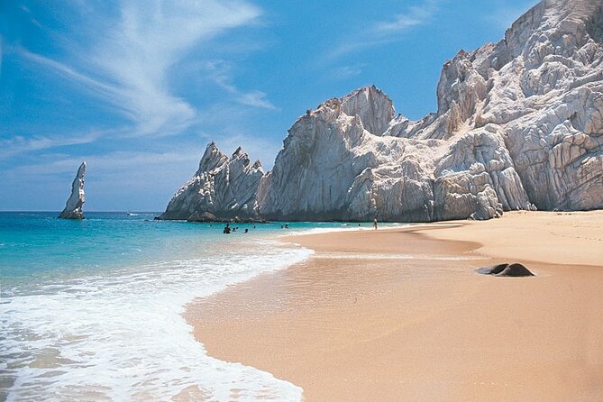 Tour to The Arch and Lover's Beach (optional) from Cabo - The guide and captain: where the experience rises or falls