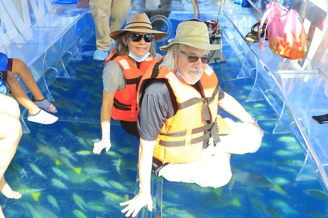 Tours in Cabo, Paseo al Arco and Fin de la Tierra in the only Clear Boat - Guides, captain, and the photo trade-off you should expect