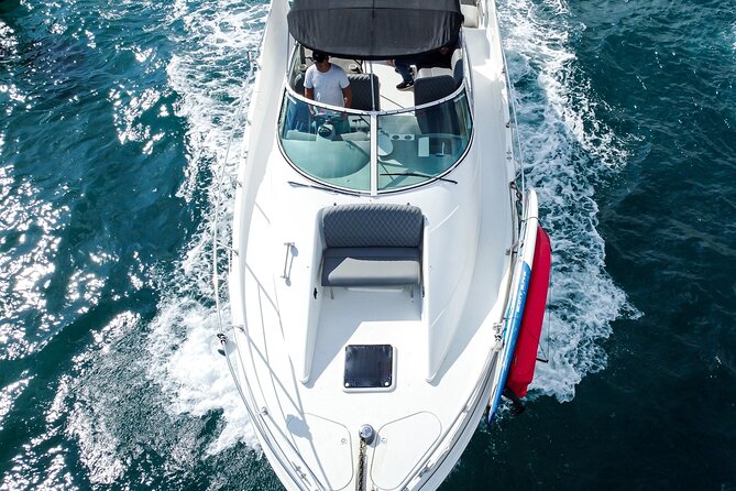 Yacht Carver - Luxury Private Yacht Tour - Luxury by the hour: what you really get for $1,400