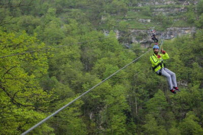 Zip-line outdoor adventure the ultimate experience - Safety briefing + gear: how they keep it feeling controlled